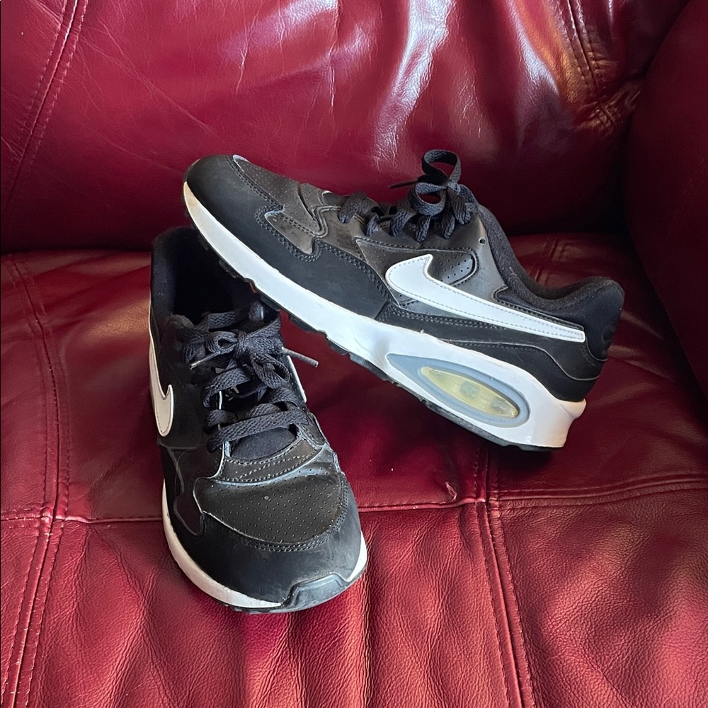 Nike Black and White Air Max 7Y